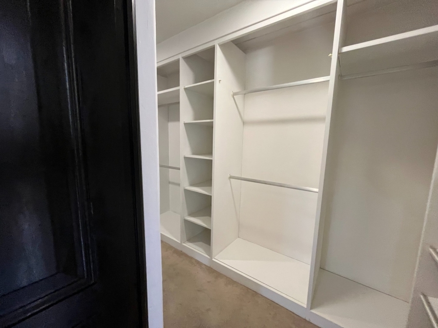 To Let 4 Bedroom Property for Rent in Sandown Gauteng