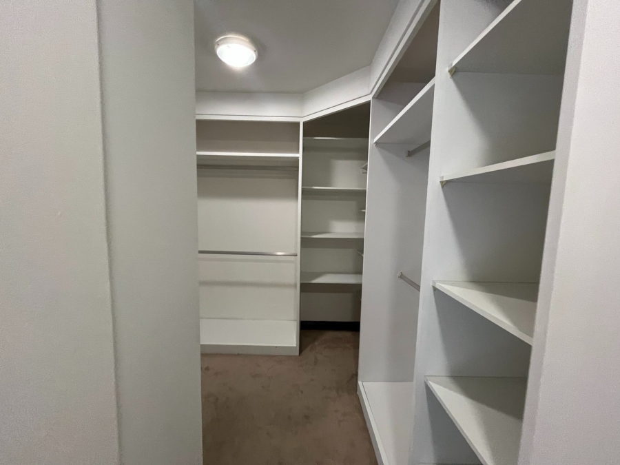 To Let 4 Bedroom Property for Rent in Sandown Gauteng