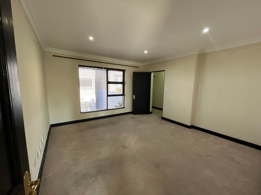 To Let 4 Bedroom Property for Rent in Sandown Gauteng
