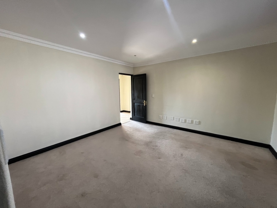 To Let 4 Bedroom Property for Rent in Sandown Gauteng