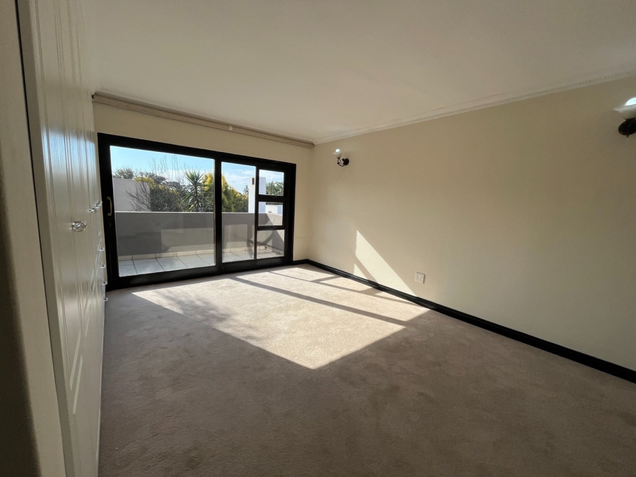 To Let 4 Bedroom Property for Rent in Sandown Gauteng