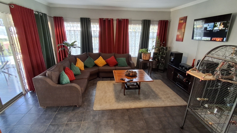4 Bedroom Property for Sale in Mountain View Gauteng