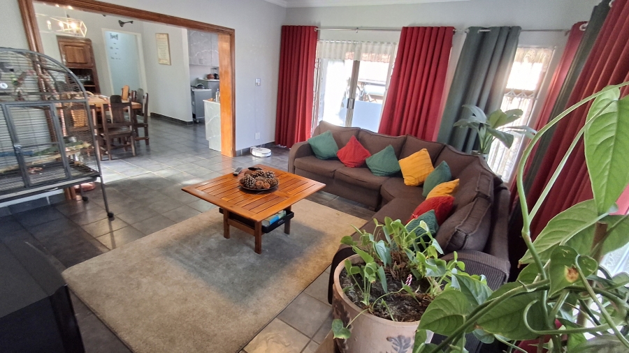 4 Bedroom Property for Sale in Mountain View Gauteng
