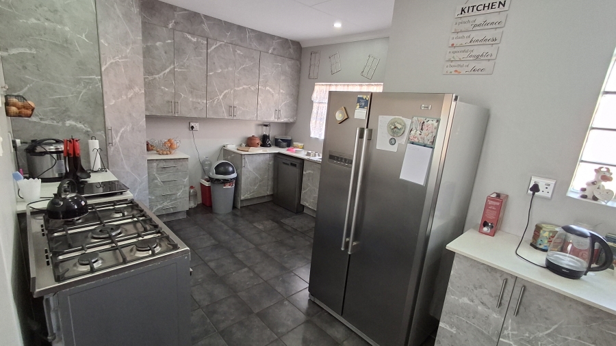 4 Bedroom Property for Sale in Mountain View Gauteng