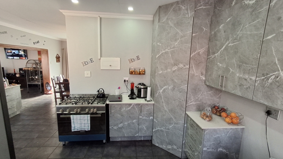 4 Bedroom Property for Sale in Mountain View Gauteng