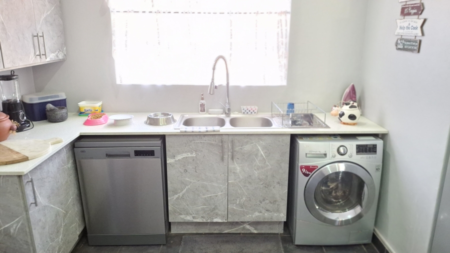 4 Bedroom Property for Sale in Mountain View Gauteng