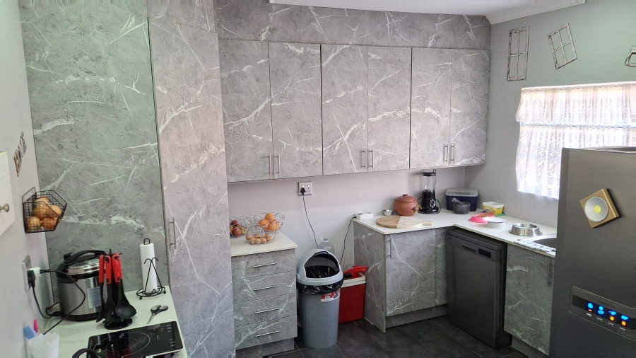 4 Bedroom Property for Sale in Mountain View Gauteng