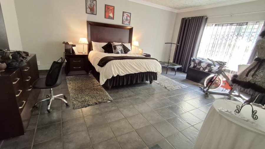 4 Bedroom Property for Sale in Mountain View Gauteng