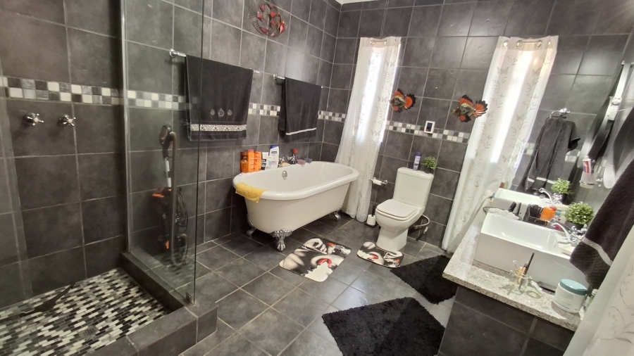 4 Bedroom Property for Sale in Mountain View Gauteng
