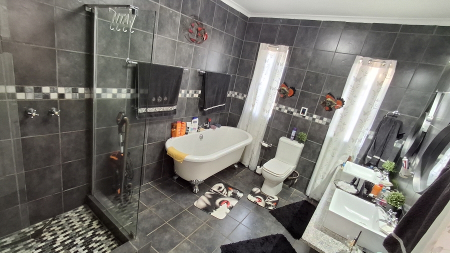 4 Bedroom Property for Sale in Mountain View Gauteng