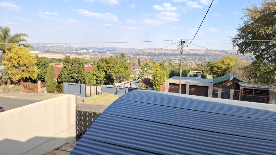 4 Bedroom Property for Sale in Mountain View Gauteng