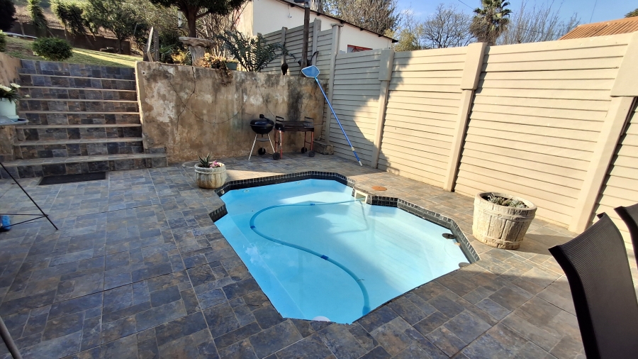 4 Bedroom Property for Sale in Mountain View Gauteng