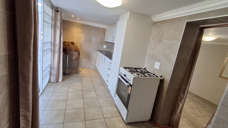 4 Bedroom Property for Sale in Mountain View Gauteng