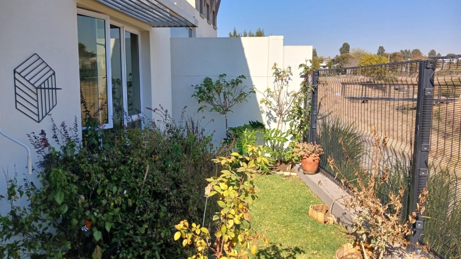 2 Bedroom Property for Sale in Broadacres Gauteng