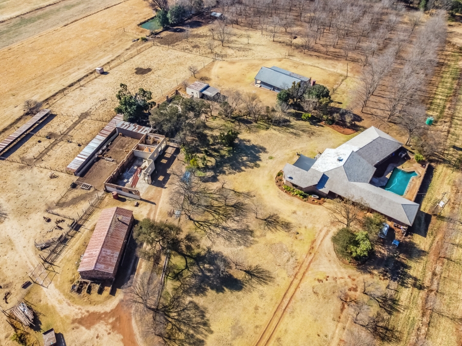 5 Bedroom Property for Sale in Kromdraai AH Gauteng
