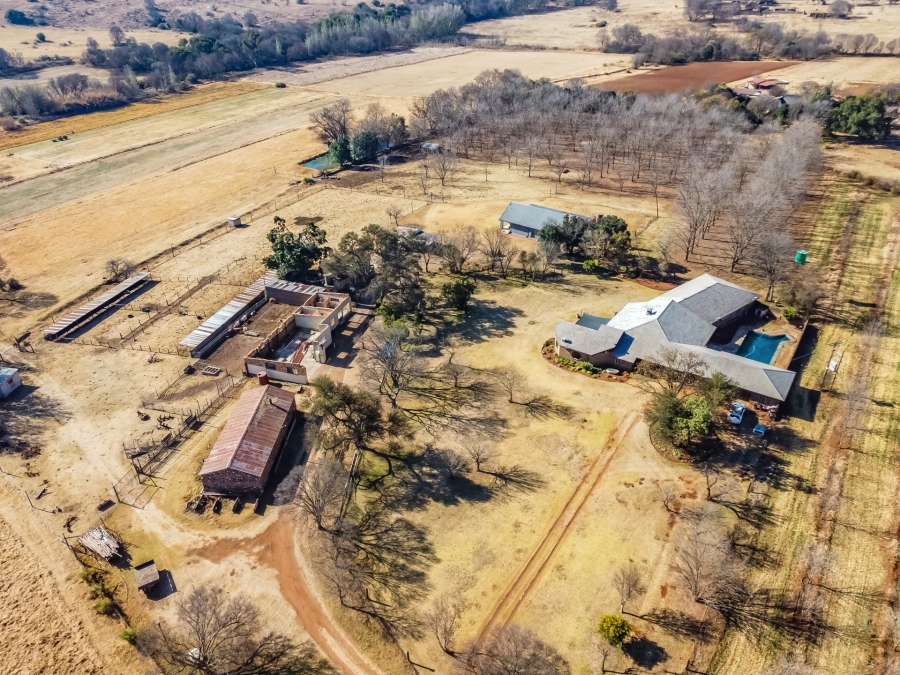 5 Bedroom Property for Sale in Kromdraai AH Gauteng