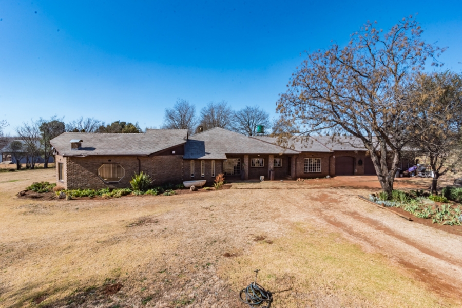 5 Bedroom Property for Sale in Kromdraai AH Gauteng