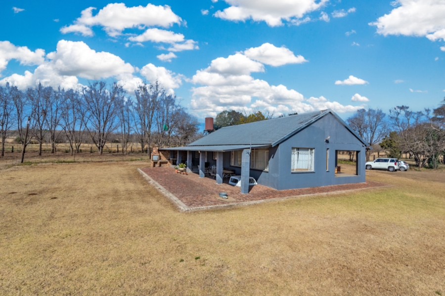 5 Bedroom Property for Sale in Kromdraai AH Gauteng