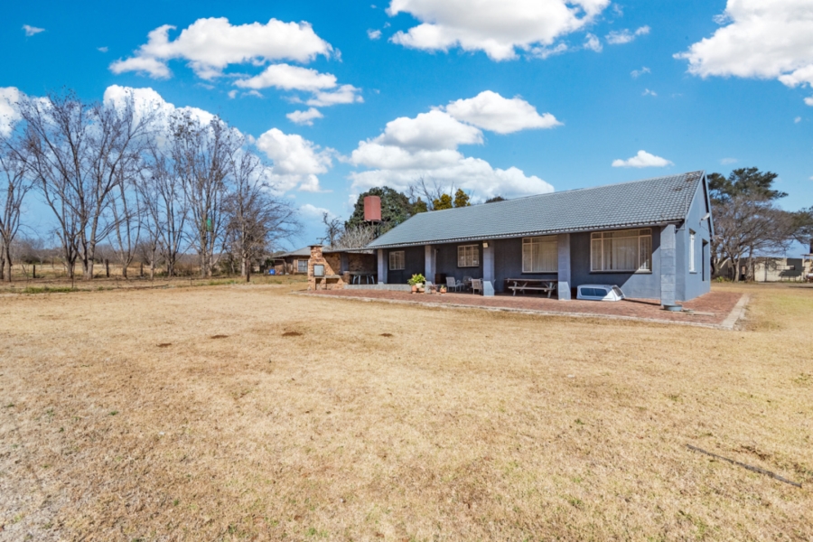 5 Bedroom Property for Sale in Kromdraai AH Gauteng