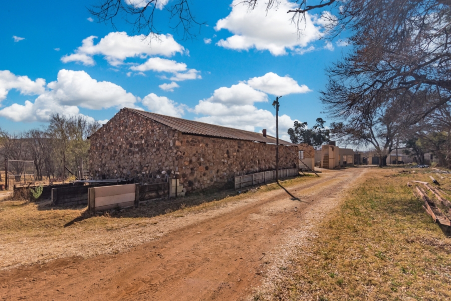 5 Bedroom Property for Sale in Kromdraai AH Gauteng