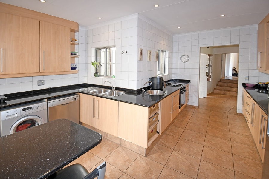 3 Bedroom Property for Sale in Hurlingham Manor Gauteng