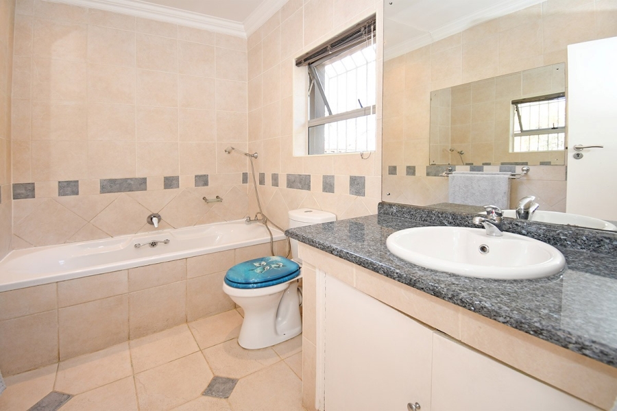 3 Bedroom Property for Sale in Hurlingham Manor Gauteng