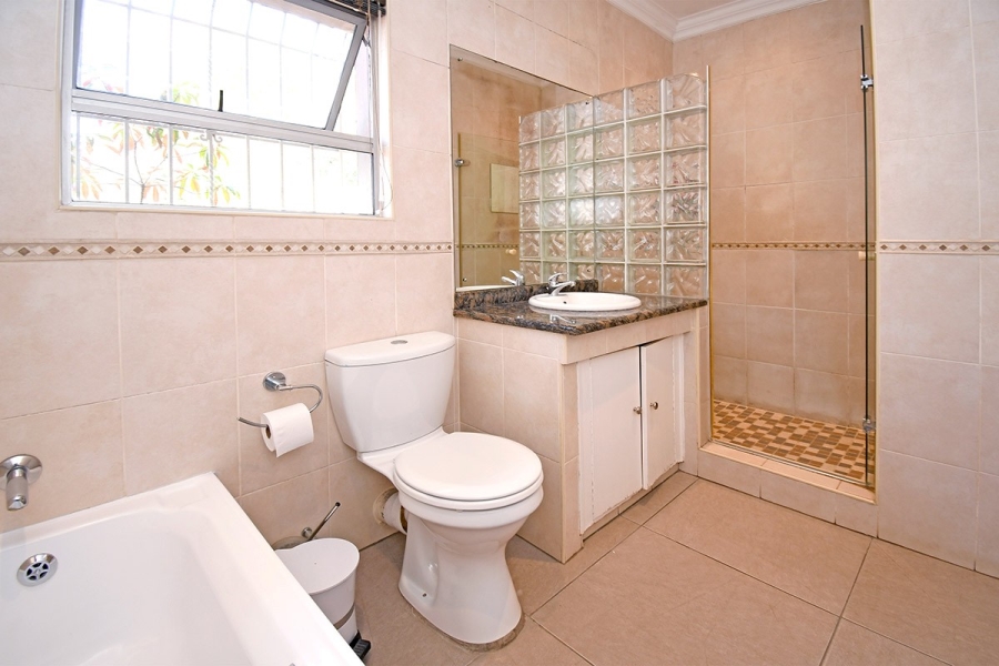 3 Bedroom Property for Sale in Hurlingham Manor Gauteng