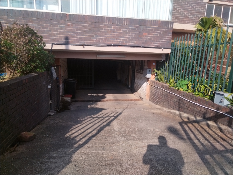 To Let 2 Bedroom Property for Rent in Florida Lake Gauteng