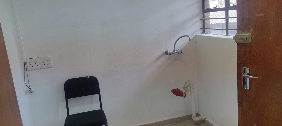 1 Bedroom Property for Sale in Robertsham Gauteng