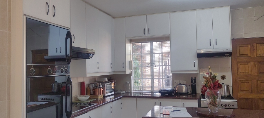 3 Bedroom Property for Sale in Mulbarton Gauteng