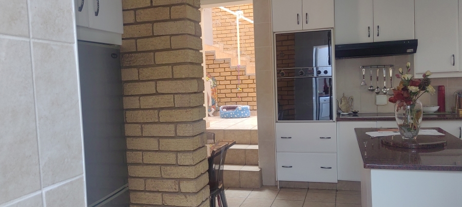3 Bedroom Property for Sale in Mulbarton Gauteng