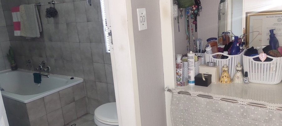3 Bedroom Property for Sale in Mulbarton Gauteng