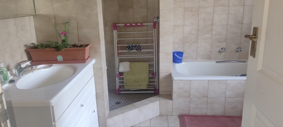 3 Bedroom Property for Sale in Mulbarton Gauteng