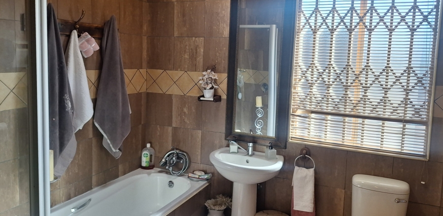 3 Bedroom Property for Sale in Mullerstuine Gauteng
