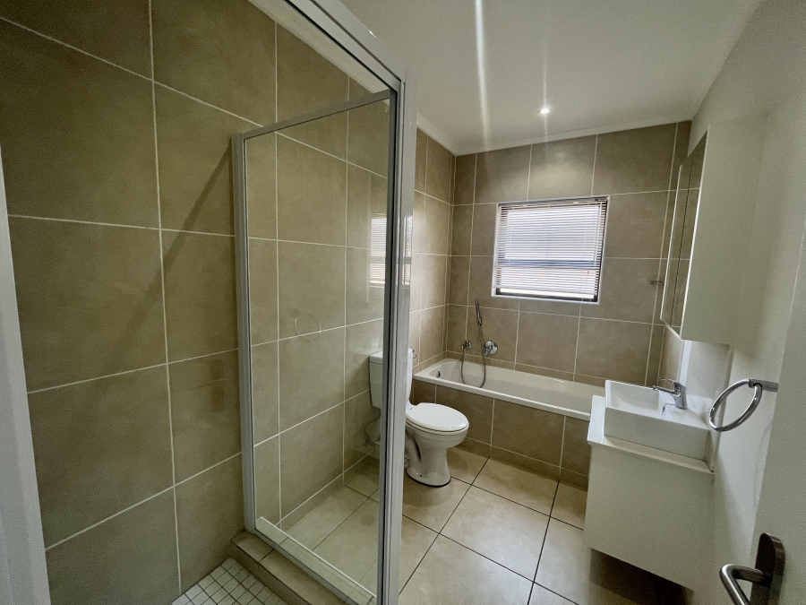 To Let 2 Bedroom Property for Rent in Barbeque Downs Gauteng