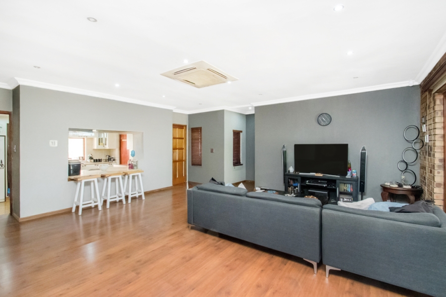 4 Bedroom Property for Sale in Douglasdale Gauteng