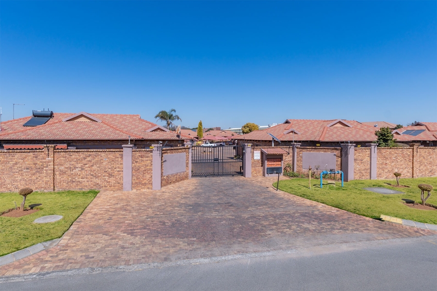 2 Bedroom Property for Sale in Northmead Gauteng