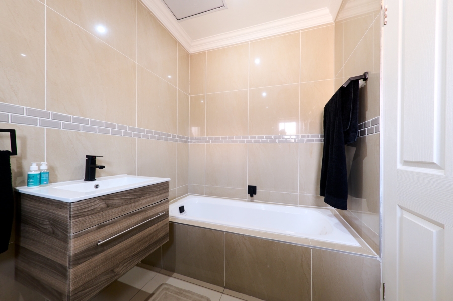 3 Bedroom Property for Sale in Montecello Estate Gauteng
