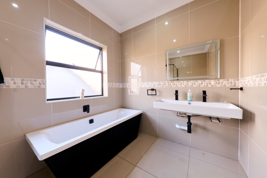 3 Bedroom Property for Sale in Montecello Estate Gauteng