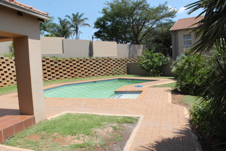 2 Bedroom Property for Sale in Allens Nek Gauteng