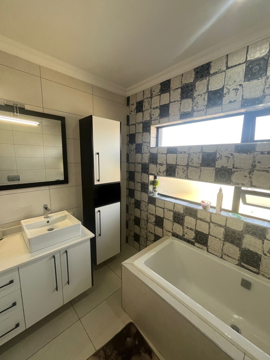 3 Bedroom Property for Sale in Helderwyk Gauteng