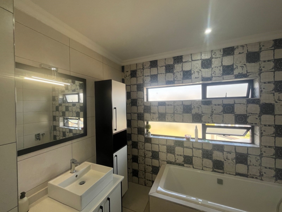 3 Bedroom Property for Sale in Helderwyk Gauteng