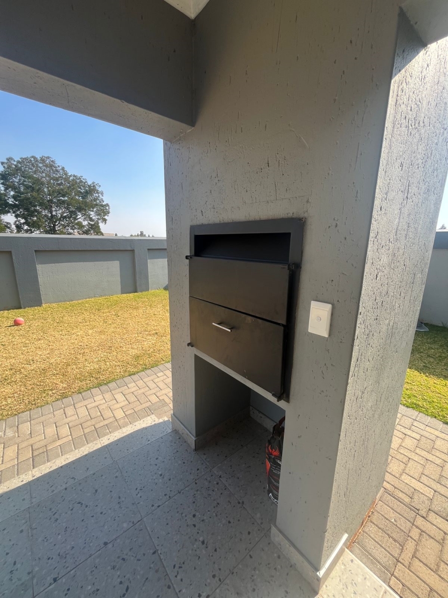 3 Bedroom Property for Sale in Helderwyk Gauteng