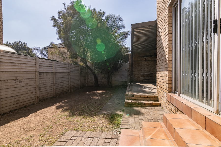 2 Bedroom Property for Sale in Allens Nek Gauteng