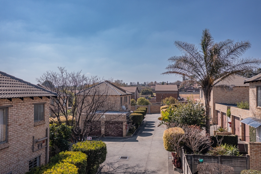 2 Bedroom Property for Sale in Allens Nek Gauteng
