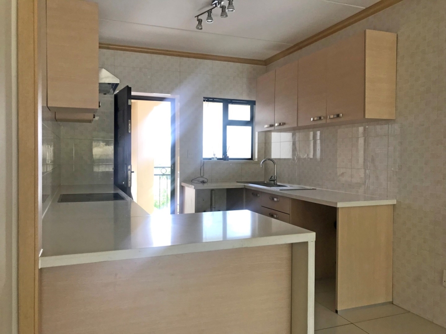 To Let 2 Bedroom Property for Rent in Broadacres Gauteng