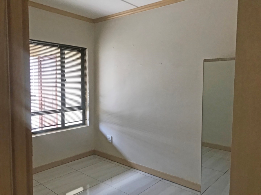 To Let 2 Bedroom Property for Rent in Broadacres Gauteng