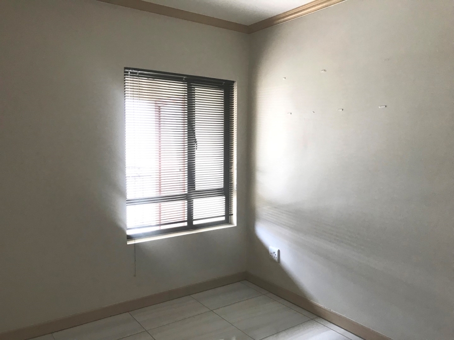 To Let 2 Bedroom Property for Rent in Broadacres Gauteng