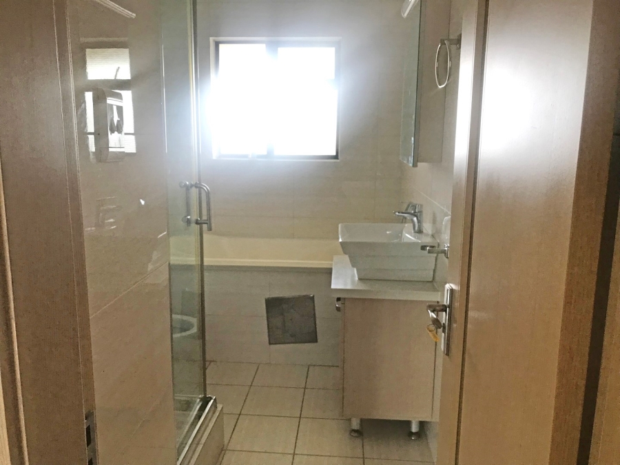 To Let 2 Bedroom Property for Rent in Broadacres Gauteng