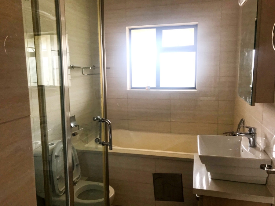 To Let 2 Bedroom Property for Rent in Broadacres Gauteng
